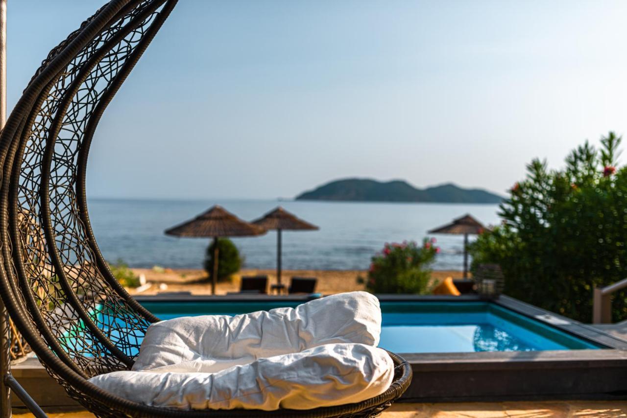 Beachfront Andriana Villa With Mini Pool And Spa Vasilikí Extérieur photo
